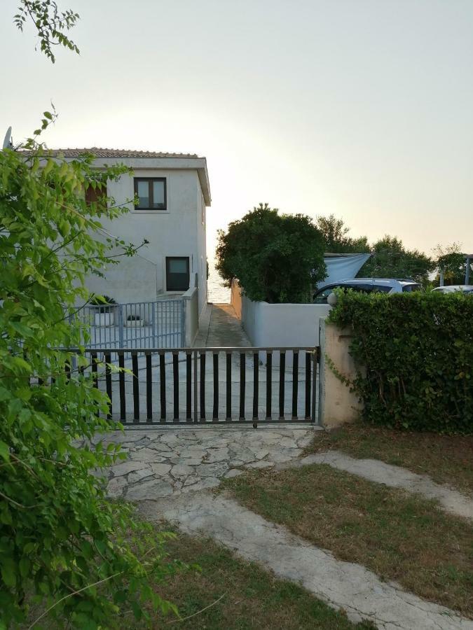 Apartmani Petra 沃希 外观 照片